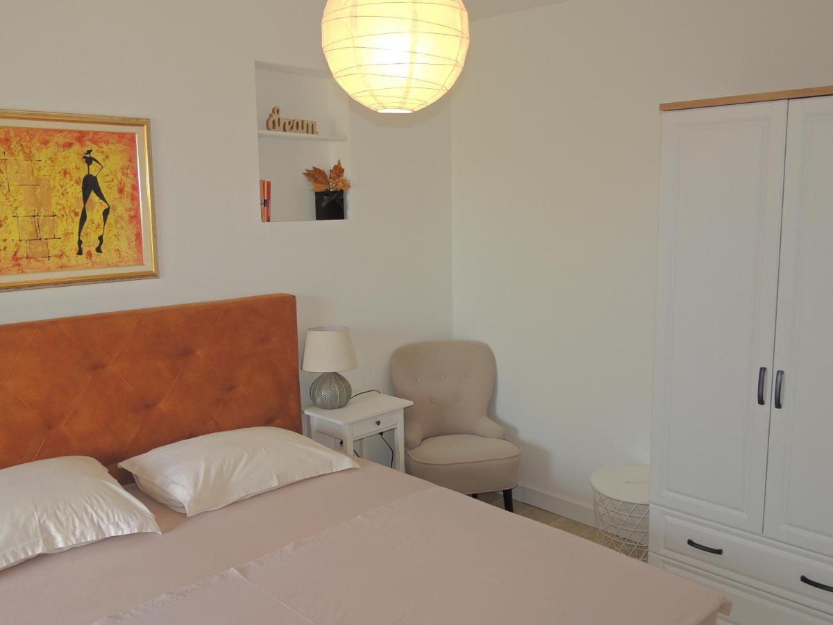 Apartment Ferara Betina  Extérieur photo