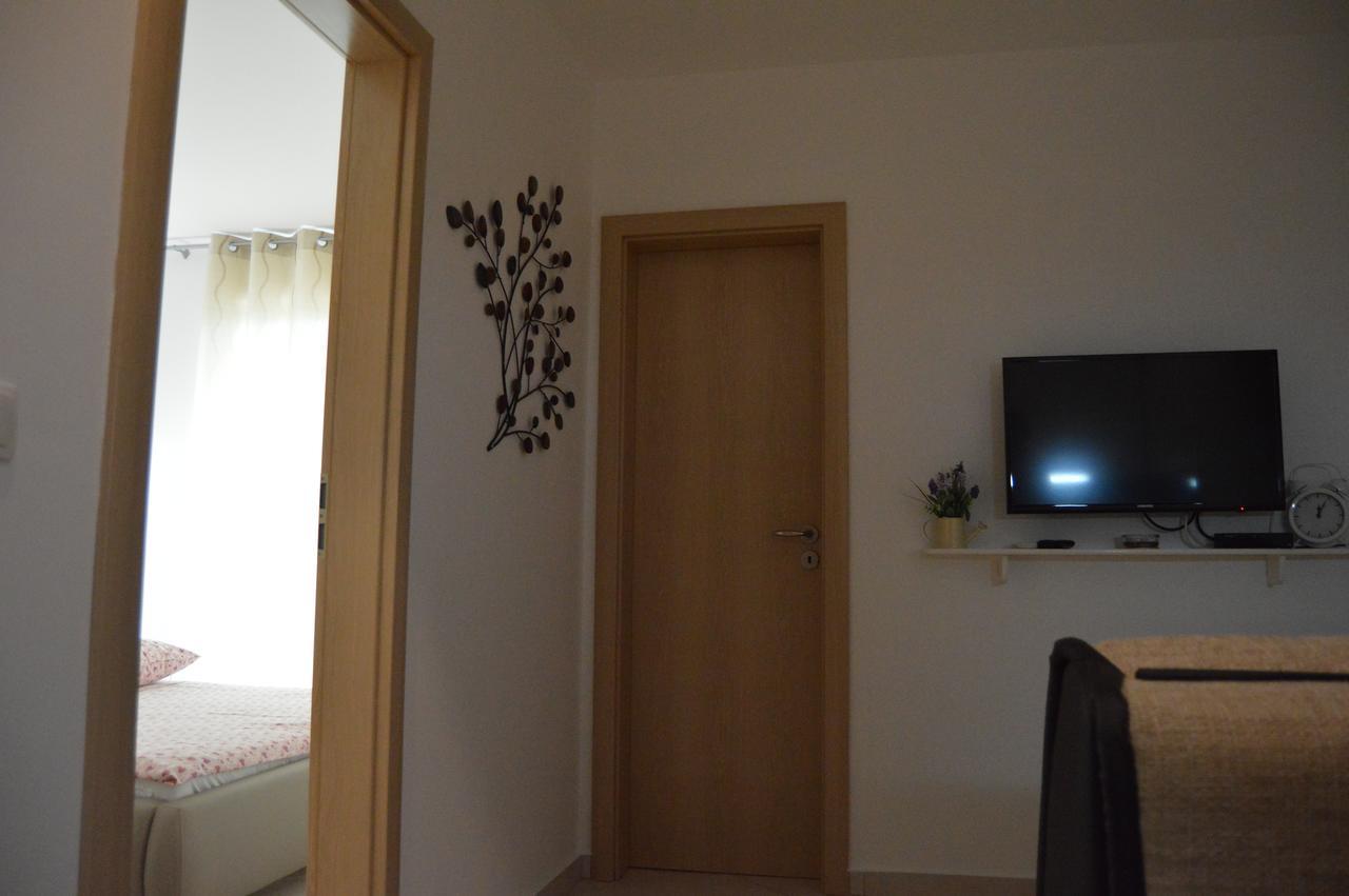 Apartment Ferara Betina  Extérieur photo